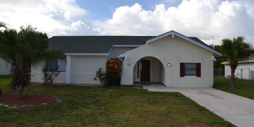 Front view of home